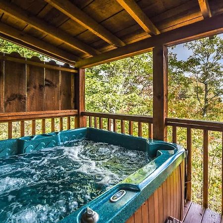 View! Cozy, Private, Fireplace, Hot Tub Log Cabin, Honeymoon! Сивиървил Екстериор снимка