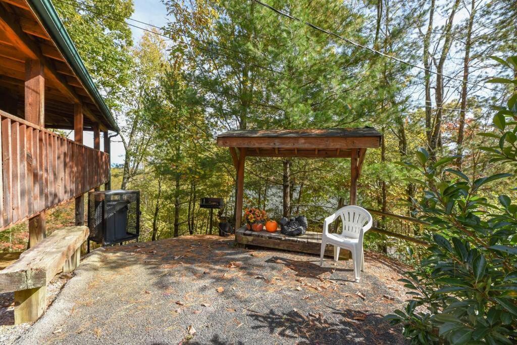 View! Cozy, Private, Fireplace, Hot Tub Log Cabin, Honeymoon! Сивиървил Екстериор снимка