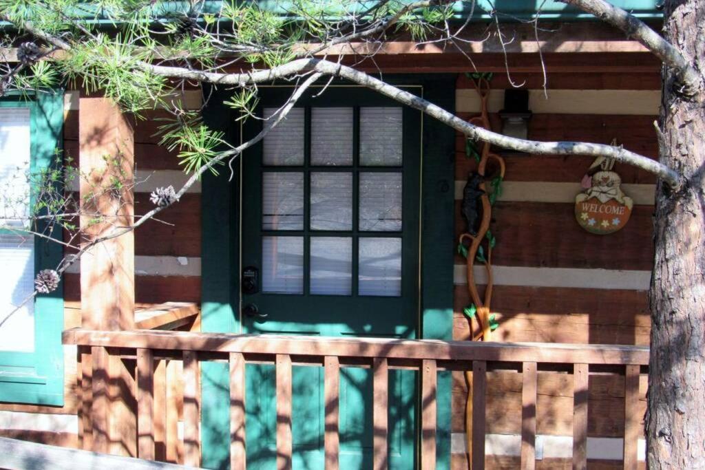 View! Cozy, Private, Fireplace, Hot Tub Log Cabin, Honeymoon! Сивиървил Екстериор снимка