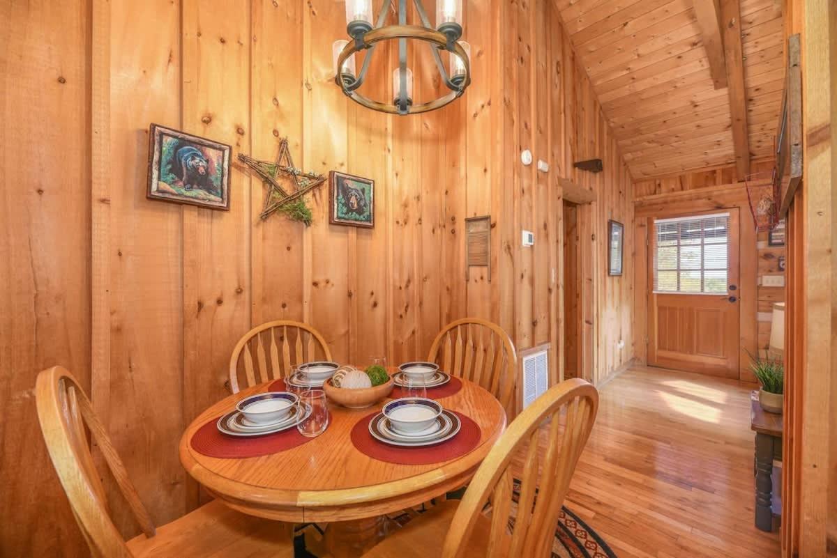 View! Cozy, Private, Fireplace, Hot Tub Log Cabin, Honeymoon! Сивиървил Екстериор снимка
