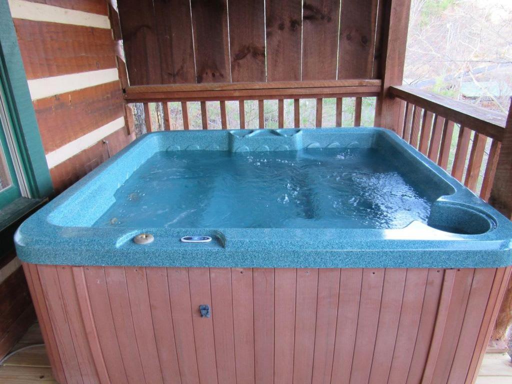 View! Cozy, Private, Fireplace, Hot Tub Log Cabin, Honeymoon! Сивиървил Екстериор снимка