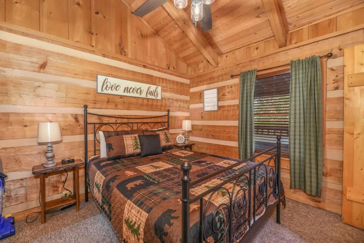 View! Cozy, Private, Fireplace, Hot Tub Log Cabin, Honeymoon! Сивиървил Екстериор снимка