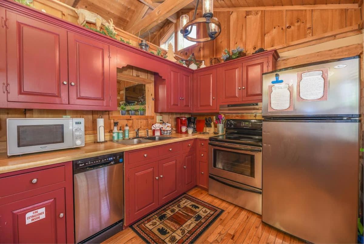 View! Cozy, Private, Fireplace, Hot Tub Log Cabin, Honeymoon! Сивиървил Екстериор снимка