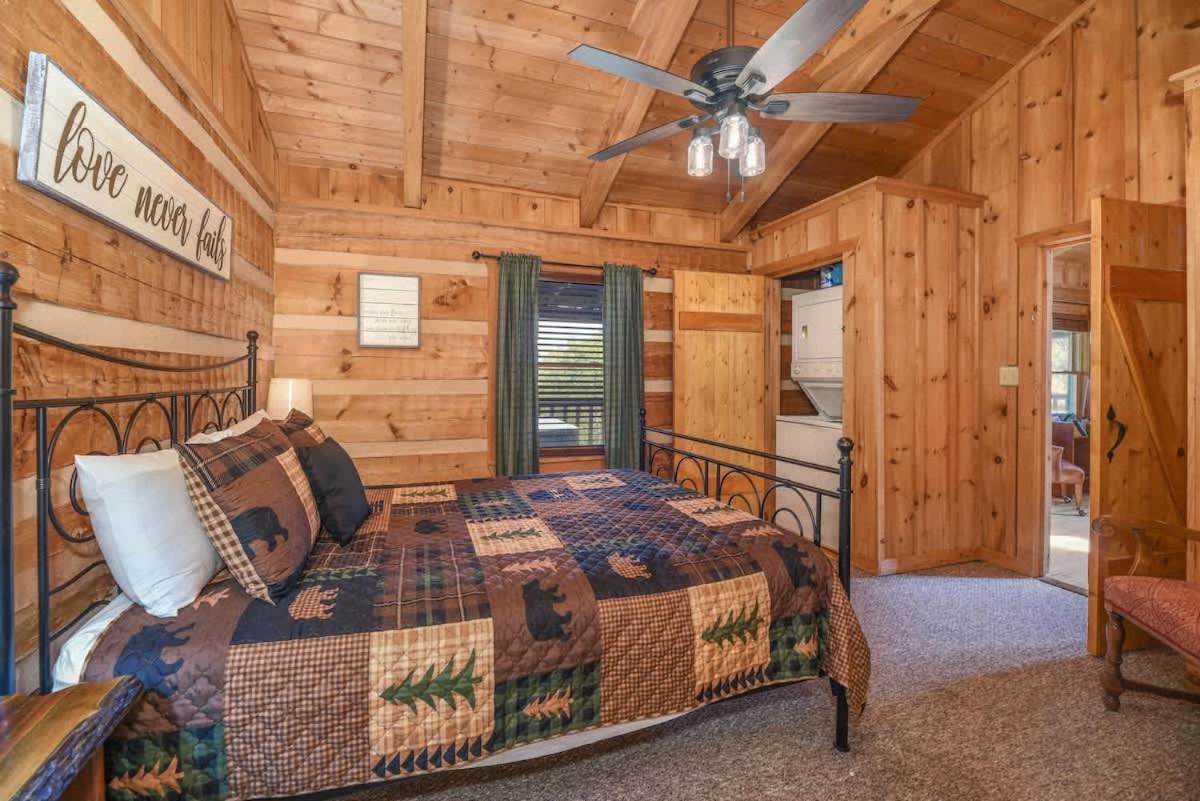 View! Cozy, Private, Fireplace, Hot Tub Log Cabin, Honeymoon! Сивиървил Екстериор снимка